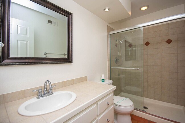 Building Photo - Wonderful 2BR Condo located in Las Playas ...