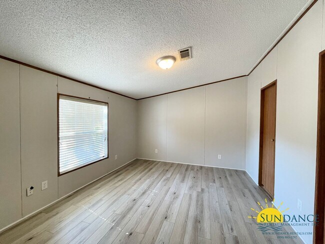 Building Photo - Great 3 Bedroom Mobile Home In Fort Walton...