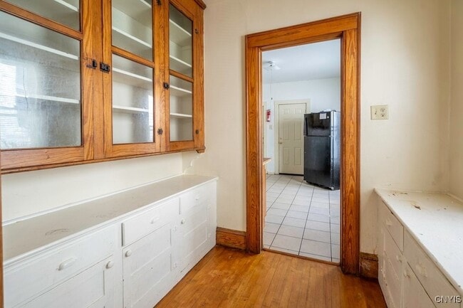 Building Photo - 244 Lincoln Ave