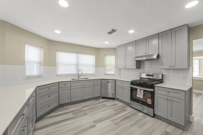 Building Photo - 4138 Club Valley Dr