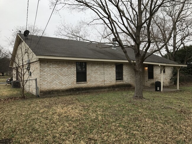 Building Photo - Single Family Home