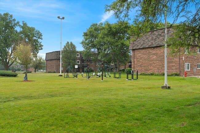 Building Photo - 9458 Bay Colony Dr