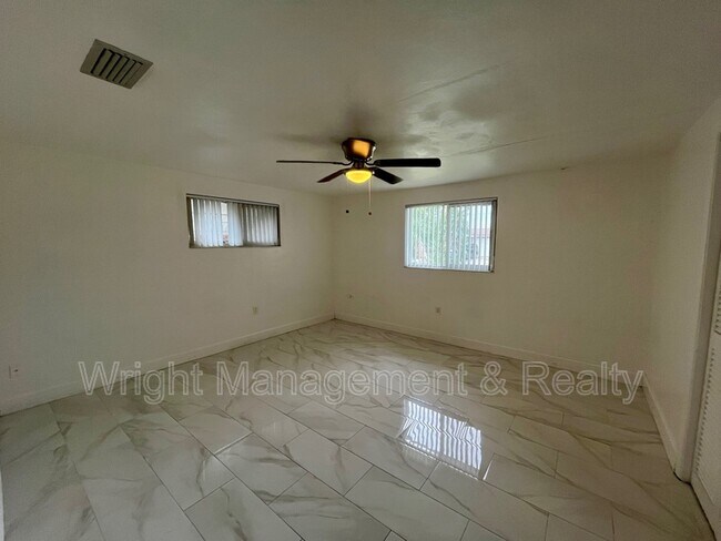 Building Photo - 5121 Dove Dr