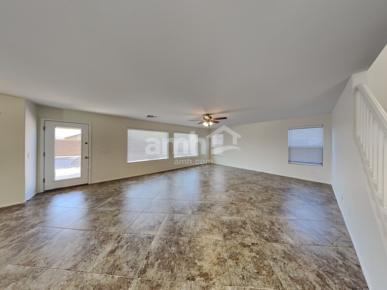 Building Photo - 3910 E Hematite Ln