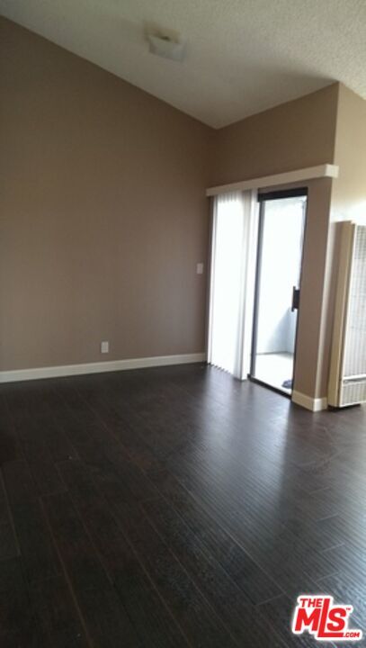 Building Photo - 411 N Kenmore Ave