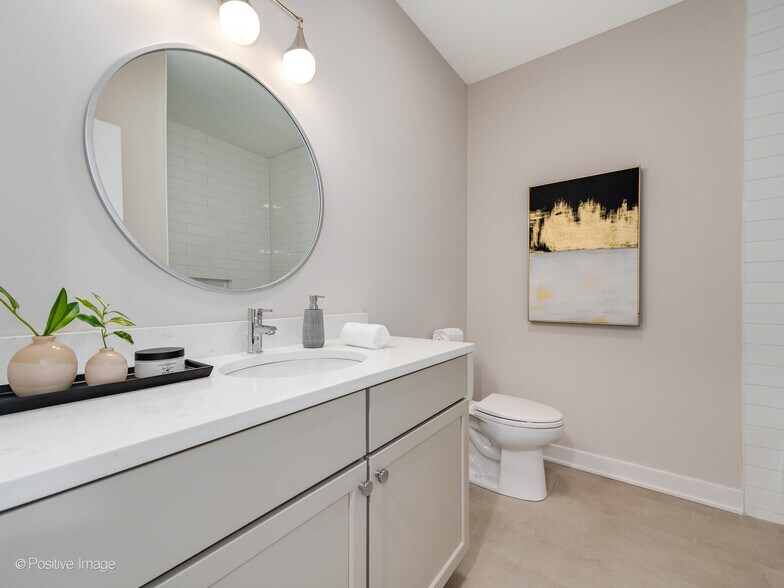 Building Photo - 1631 N Lawndale Ave