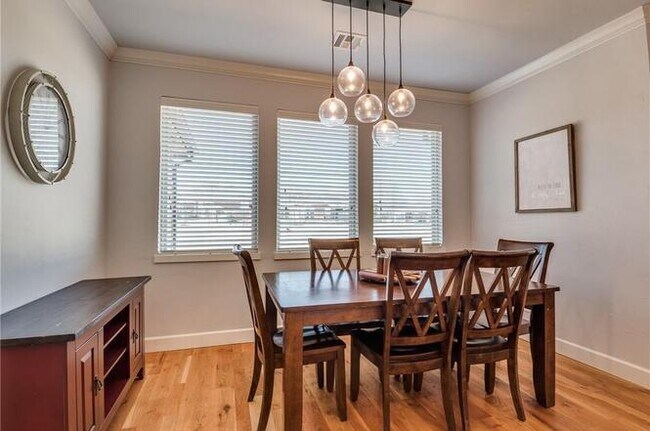 Building Photo - Amazing- Transitional Style Home with Custom Finishes w/ Community Pool- Gated- Edmond Schools