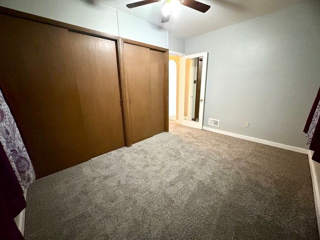 Building Photo - 3 Bedroom 2 Bathroom Cape Cod Available in York!