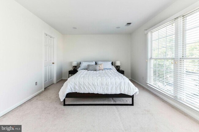 Building Photo - 46342 Summerhill Pl