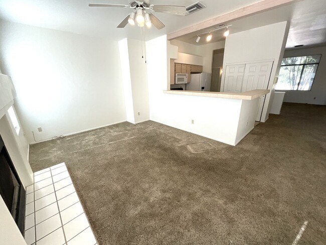 Building Photo - Great eastside location on cul-de-sac lock...