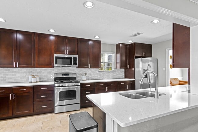 Building Photo - 13910 Ella Lee Ln