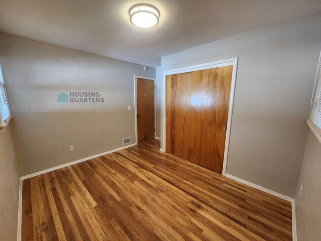 Building Photo - Beautiful single family home just minutes from Argonne and Upriver Drive!