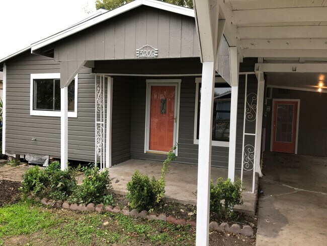 Building Photo - Recently remodeled 2 Bedroom 2 Bathroom