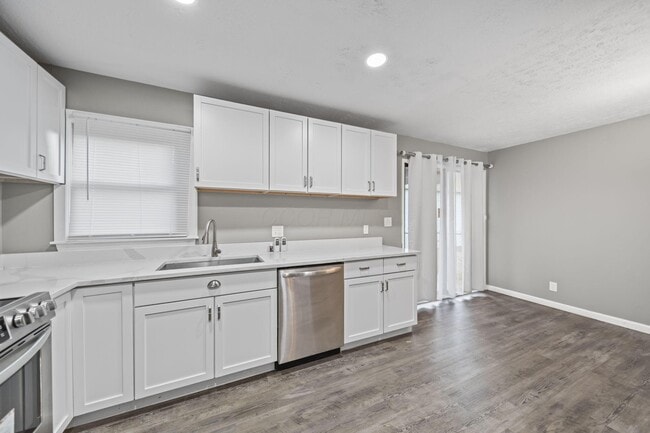 Building Photo - 746 Lancaster Ave