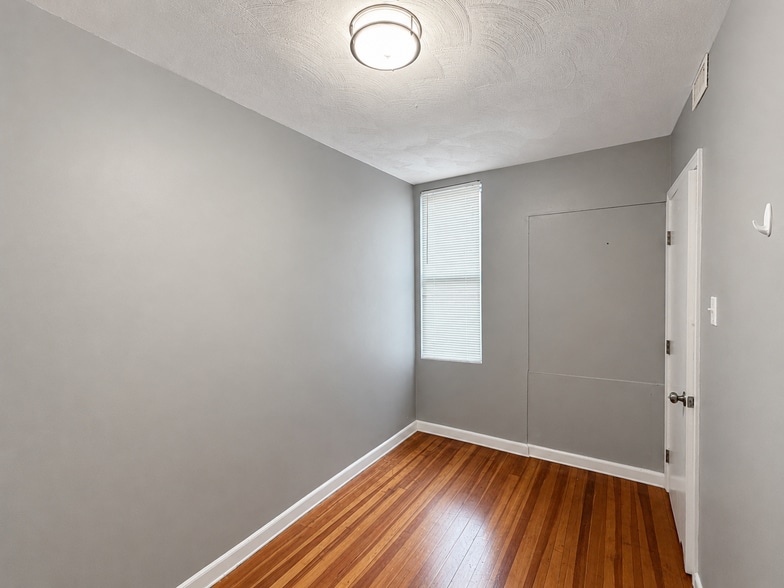 Building Photo - 153 Saratoga St