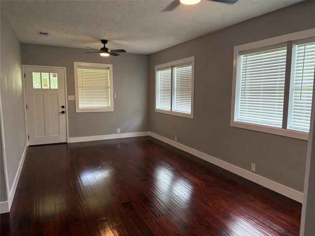 Building Photo - 8926 Courtney Dr
