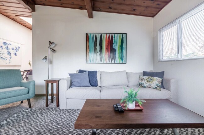 Building Photo - 814 Emily Dr