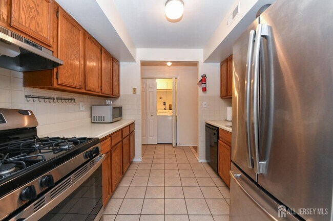 Building Photo - 290 Alpine Way