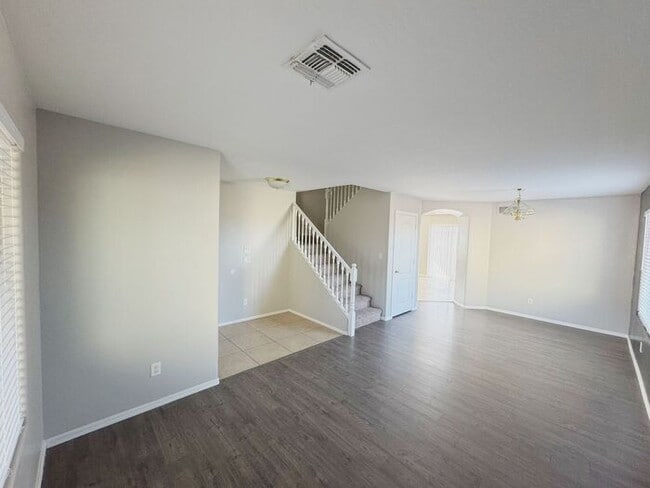 Building Photo - 4BR / 2.5BA Home with Expansive Lot – 2-Car Garage, Community Pools & Golf