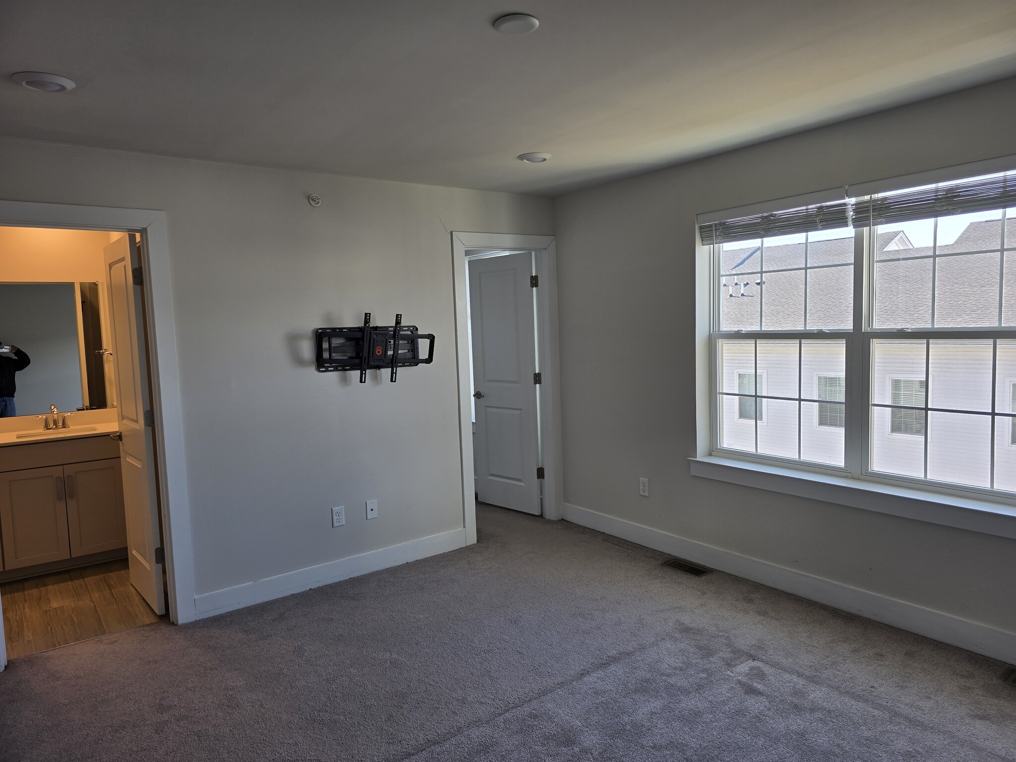 Building Photo - 226 Red Leaf Ln