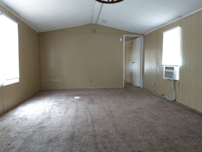 Building Photo - Single Wide in Gray Court