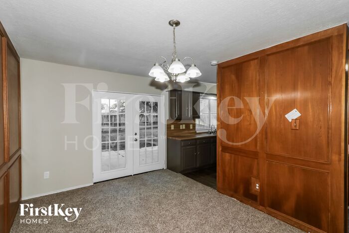 Building Photo - 15310 Meadow Village Dr