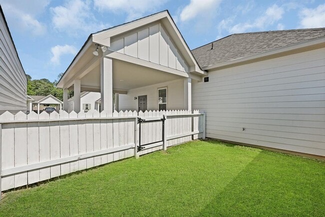 Building Photo - 33455 Buckshot Ln