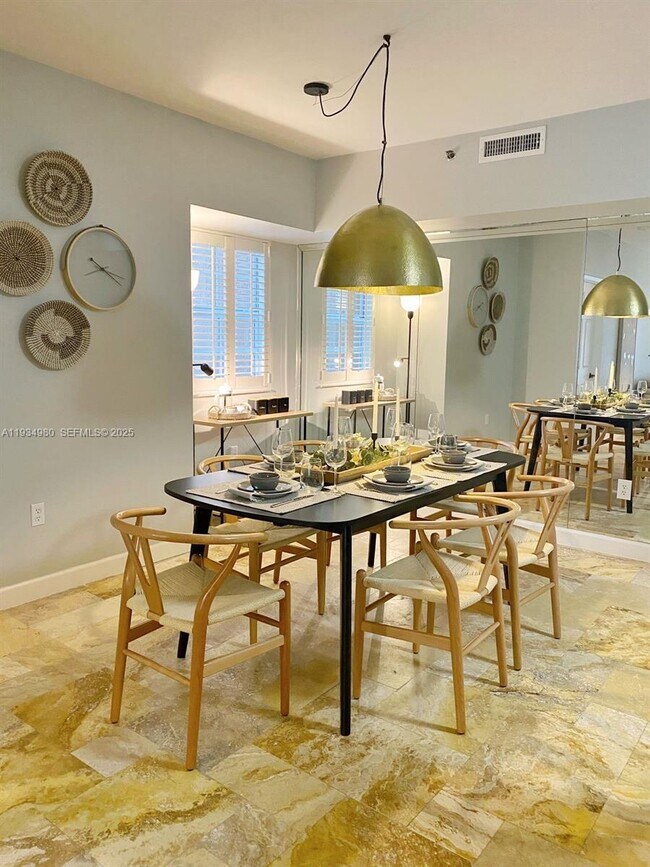 Building Photo - 19501 E Country Club Dr