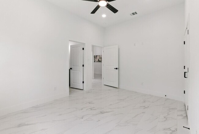 Building Photo - 418 Bedford Dr