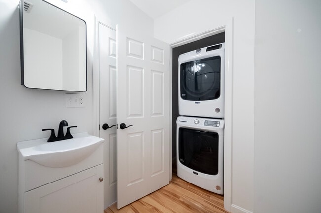 Building Photo - 10 Wampanoag Trl