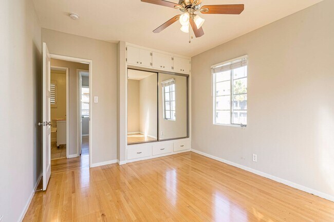 Building Photo - Walking distance to UCLA!