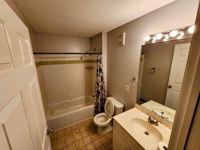 Building Photo - 104 Mill St