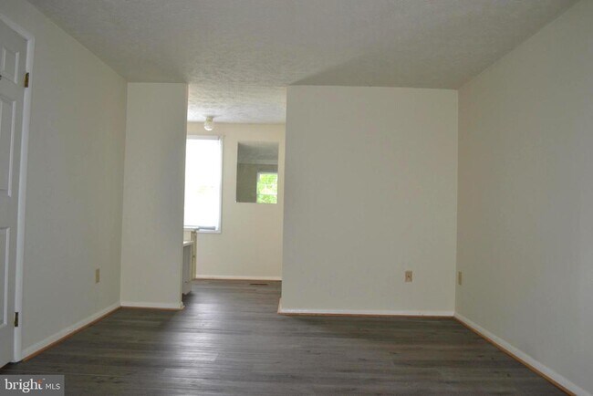 Building Photo - 16570 Sioux Ln