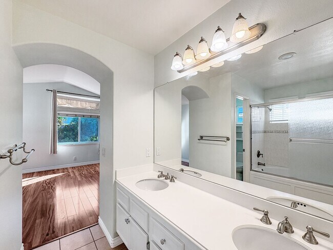 Building Photo - Bright & Spacious 4B/3BA Scripps Ranch Home - New AC, Hardwood Floors, Backyard!