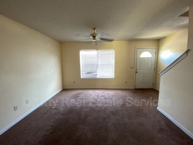 Building Photo - 1100 Pineland Ave