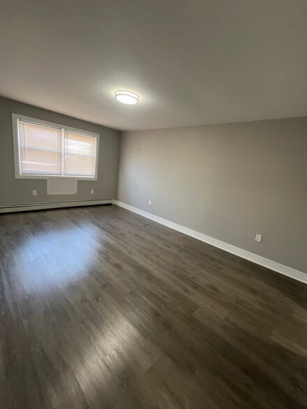 Building Photo - 431 Park Ave