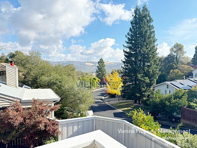 Building Photo - Beautiful Loomis Solar Home with Pool and Spa!!
