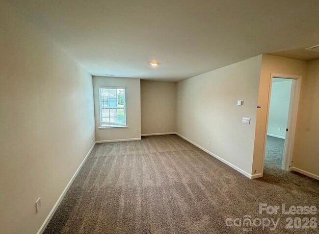 Building Photo - 1830 Vanderlyn St