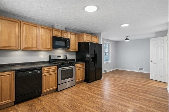 Building Photo - 45 Marsden Rd