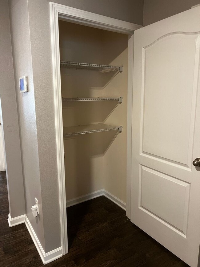 Building Photo - 4/2 centrally located!!