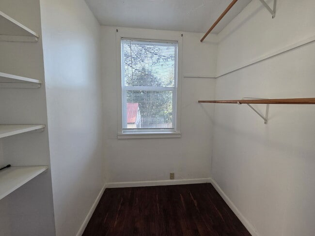 Building Photo - 1764 SE Douglas Ave