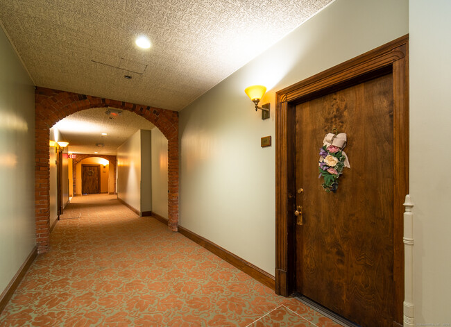 Building Photo - 1 Linden Pl