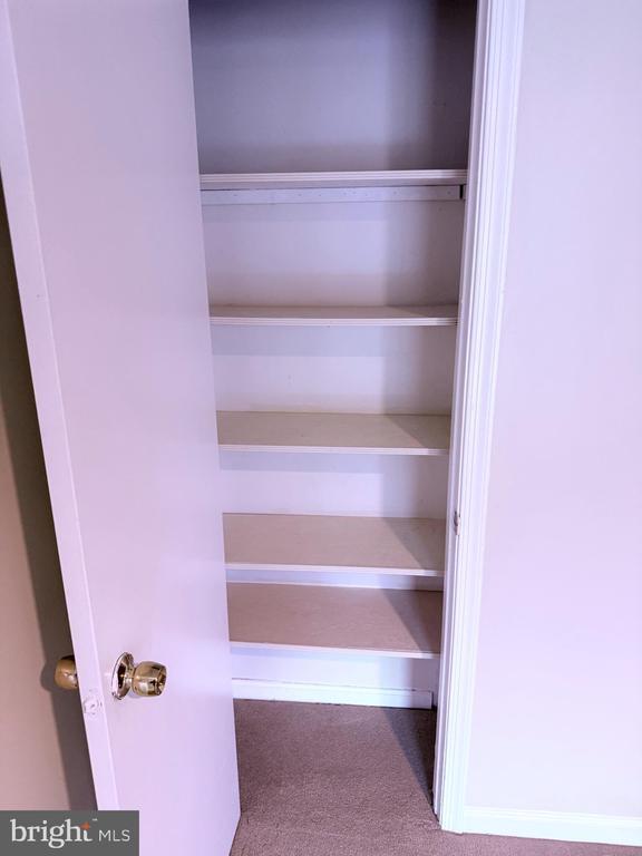 Building Photo - 8625 Point of Woods Dr