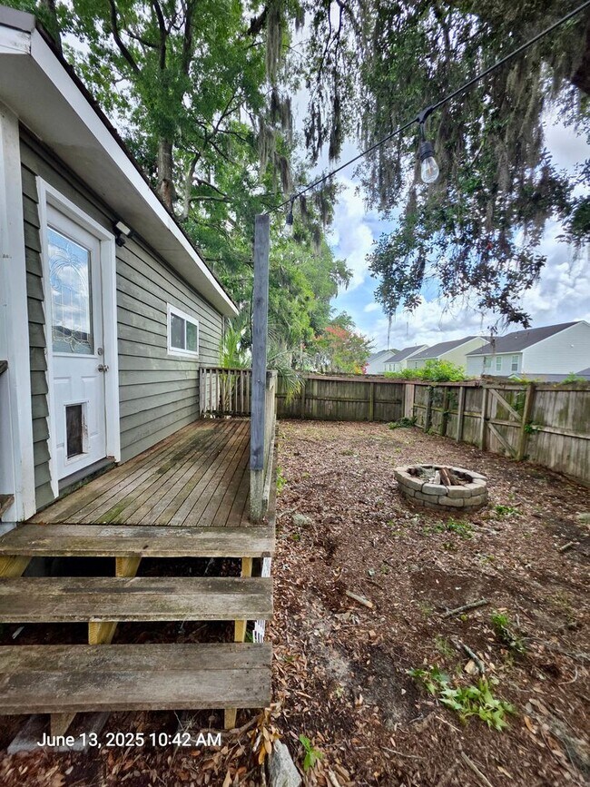 Building Photo - Charming 3 bedroom on a huge lot - Boulder...