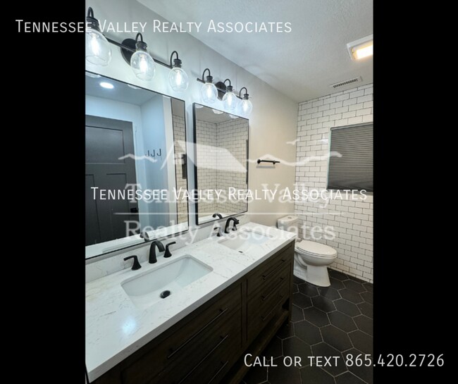 Building Photo - 3919 Beverly Pl
