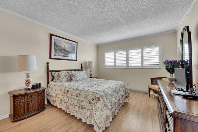 Building Photo - 29 Yacht Club Dr