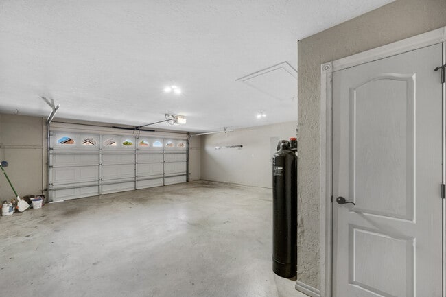 Building Photo - 1202 Hershel Dr