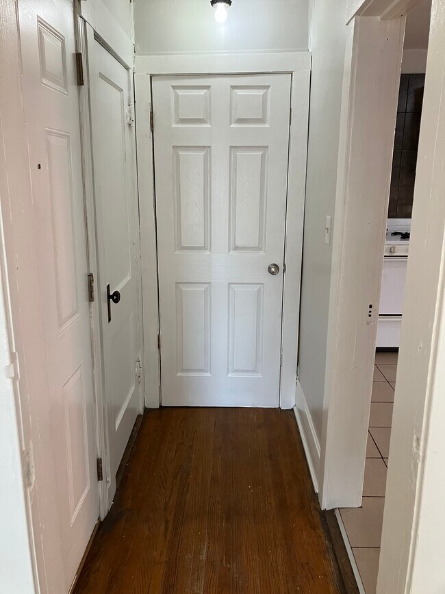 Building Photo - 800 W Ionia St