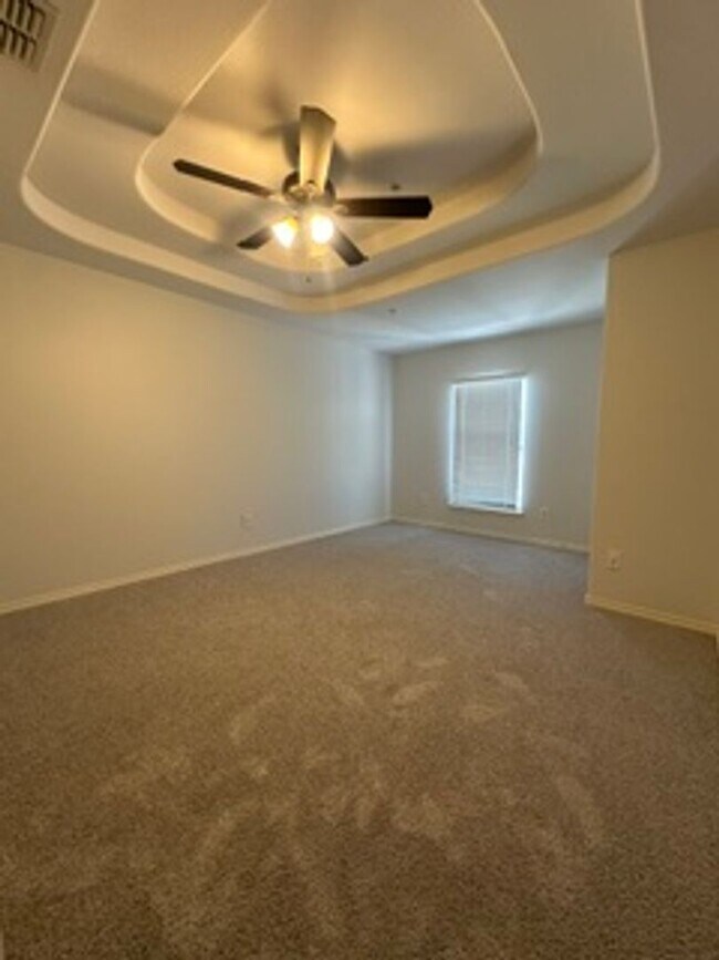 Building Photo - 102 S 48th Ln