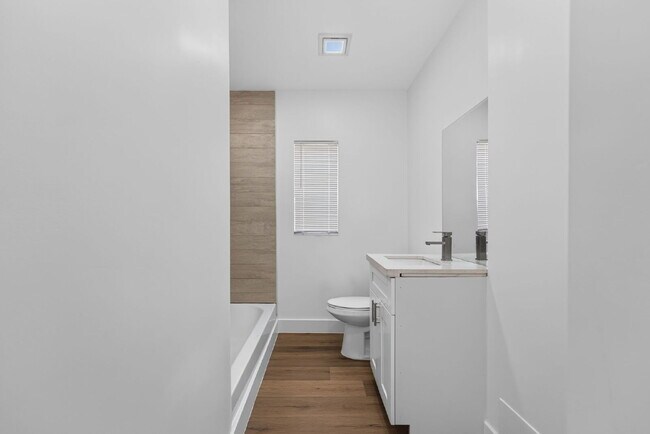 Building Photo - Little Havana 2BR | Assigned Parking | Water Included